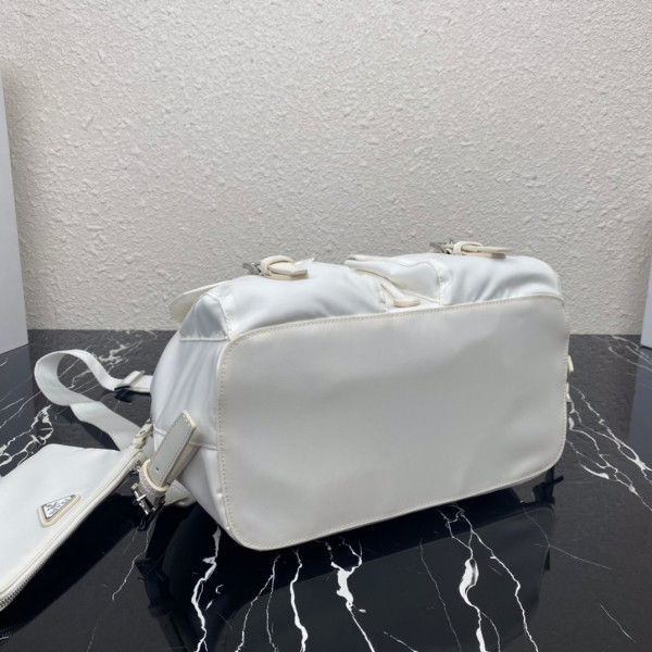 Pra*a re-nylon medium backpack-32-15-30cm