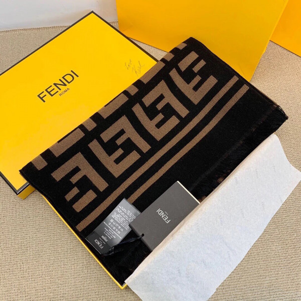F**di scarf