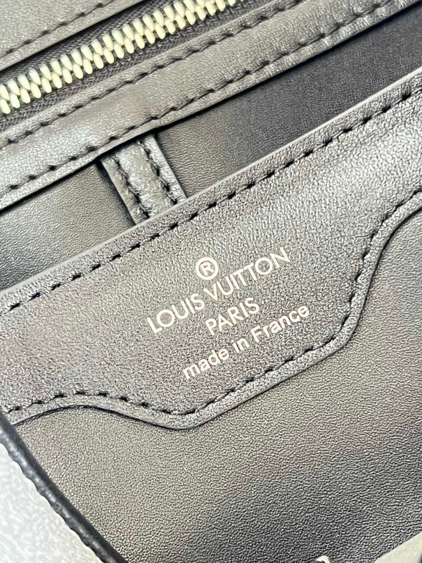 l0*is V*t0n capucines bb