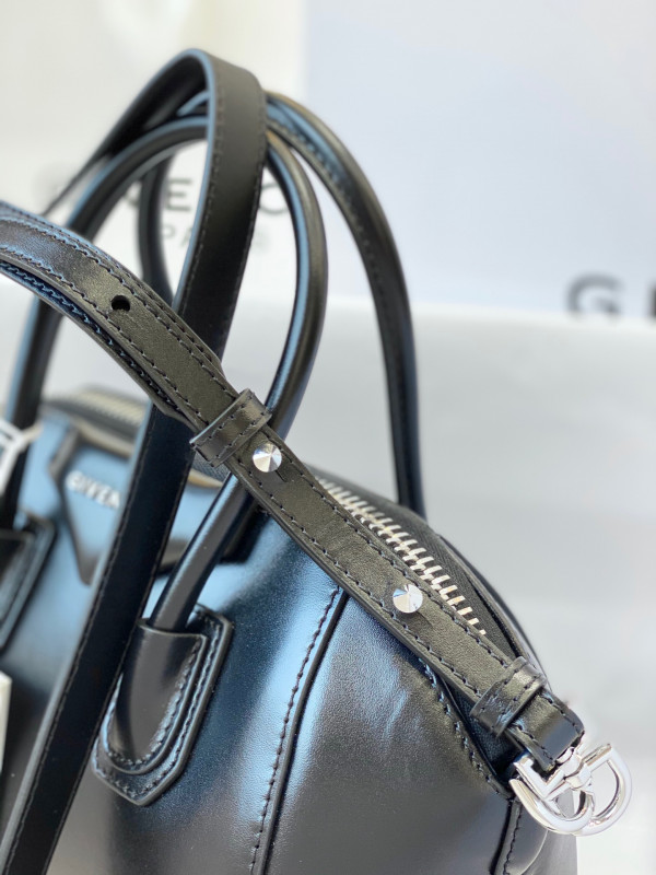 GIENVCHY ANTIGONA MINI/SMALL/MEDIUM IN SMOOTH LEATHER