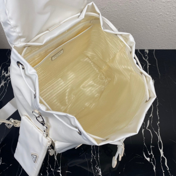 Pra*a re-nylon medium backpack-32-15-30cm