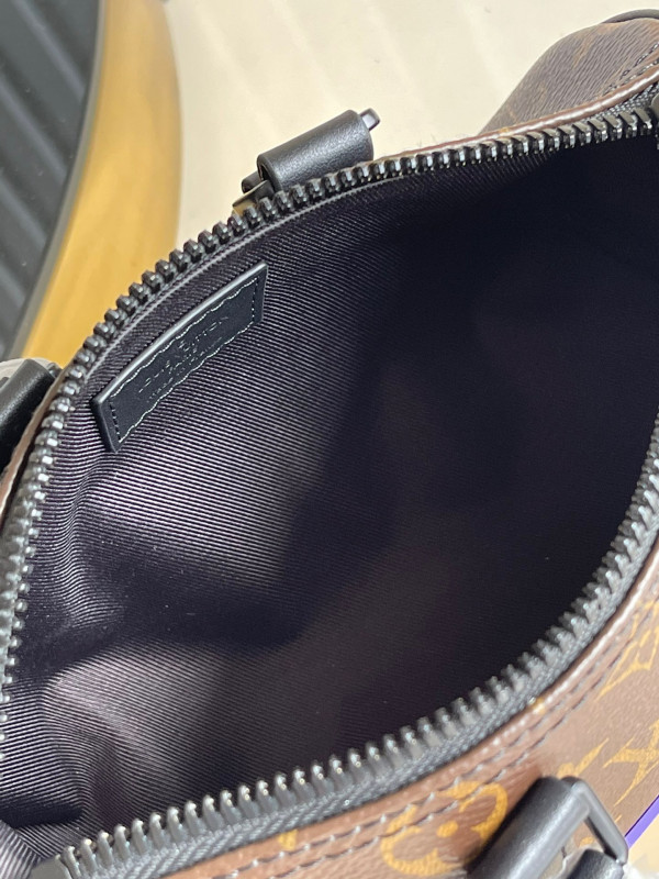 l0*is V*t0n keepall xs