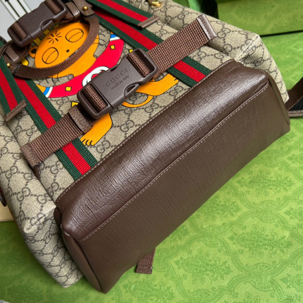 G*u*i cat print skateboard backpack