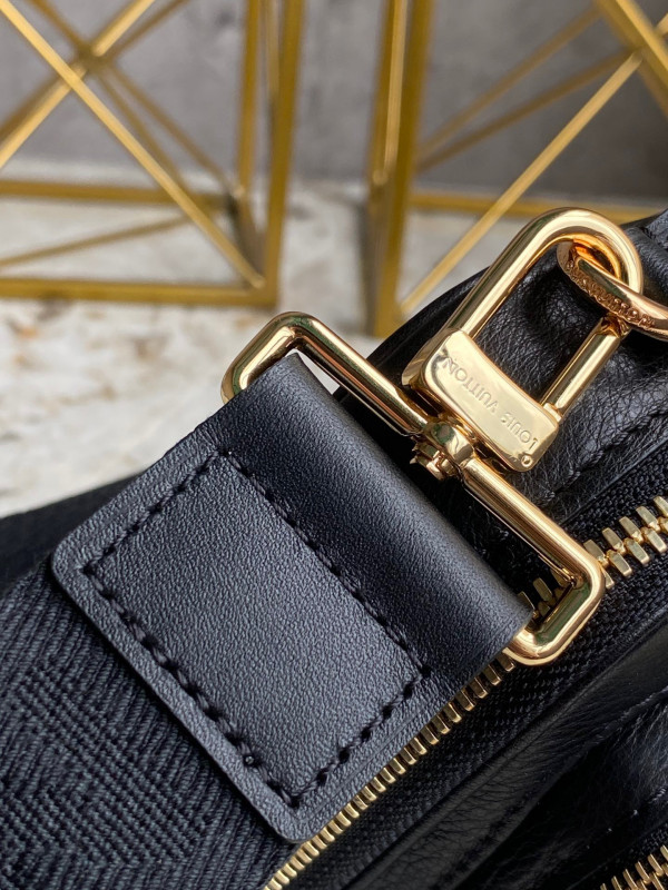 l0*is V*t0n utility crossbody