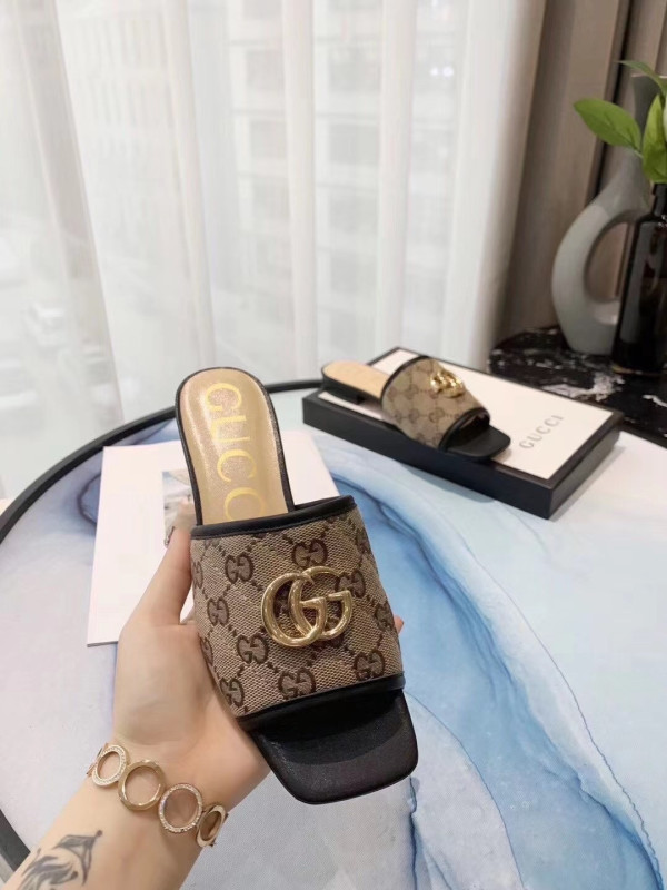 G*u*i gg matelassé canvas slide sandal