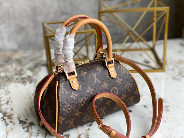 l0*is V*t0n vintage bag