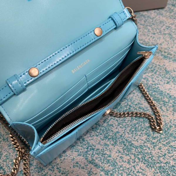 Ba*len*cia*ga hourglass wallet on chain