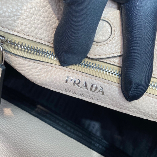 Pra*a leather hobo bag