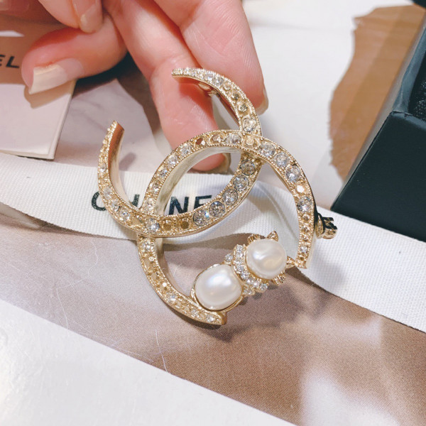 CL BROOCH
