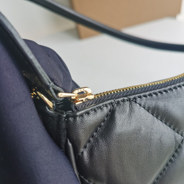 B**rry olympia pouch