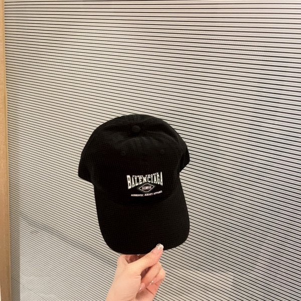 Ba*len*cia*ga logo cap