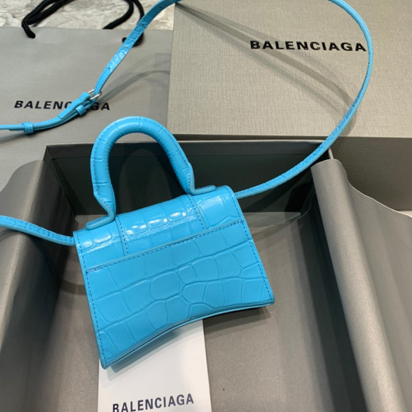 Ba*len*cia*ga hourglass