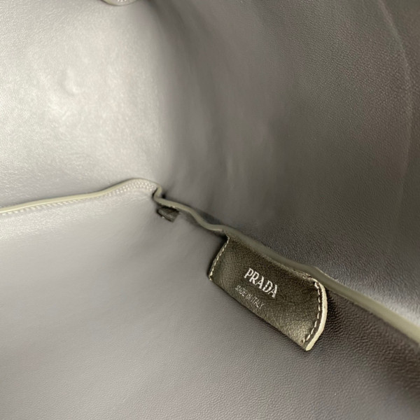Pra*a leather tote