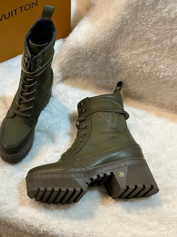 l0*is V*t0n boots