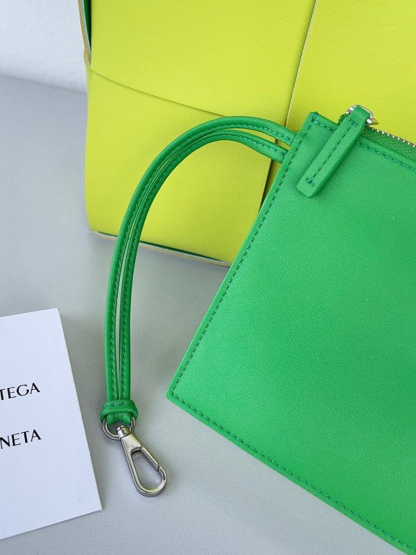 bo*te*ga Ve*ne*ta small arco tote bag