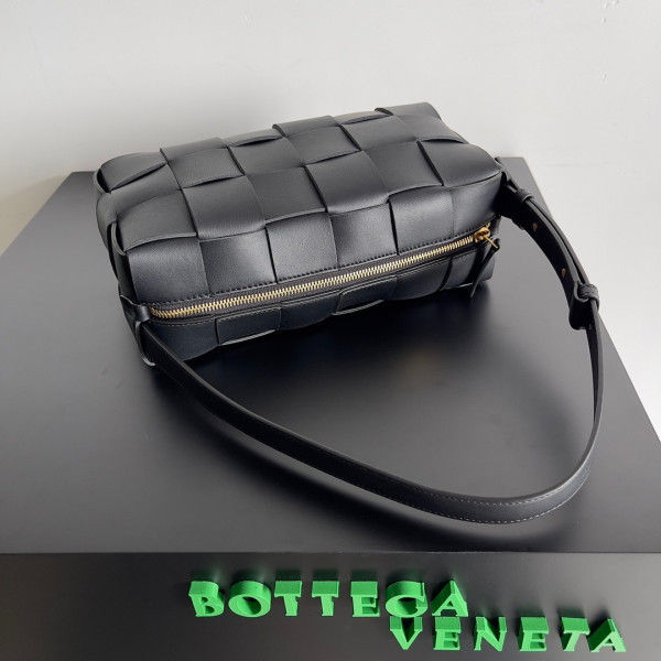 bo*te*ga Ve*ne*ta brick cassette