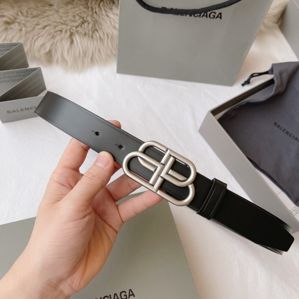Ba*len*cia*ga belt
