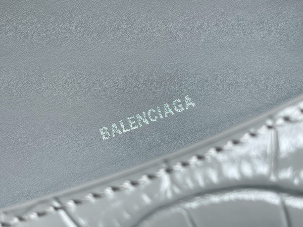 Ba*len*cia*ga hourglass
