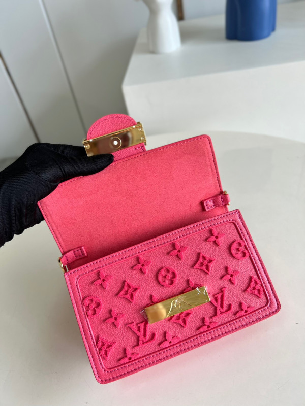 l0*is V*t0n mini dauphine