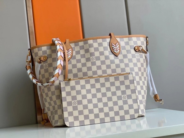 l0*is V*t0n neverfull mm