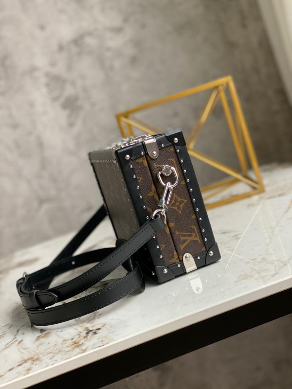 l0*is V*t0n clutch box
