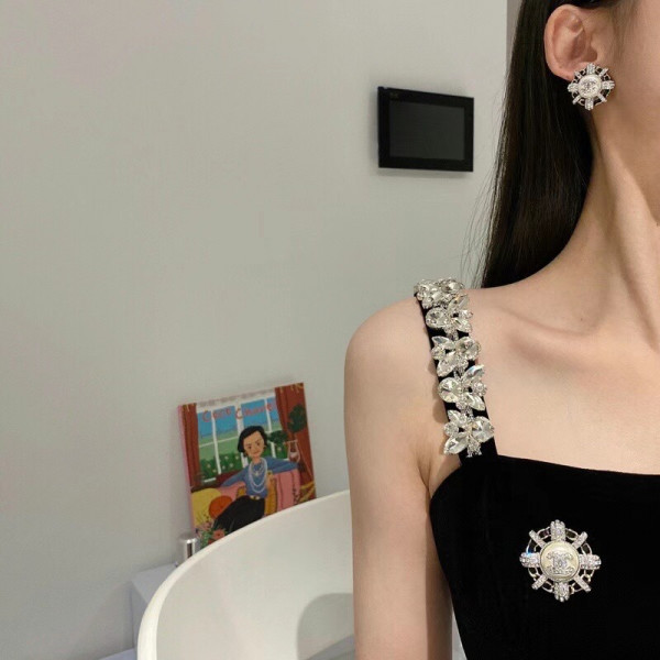 CL EARRINGS