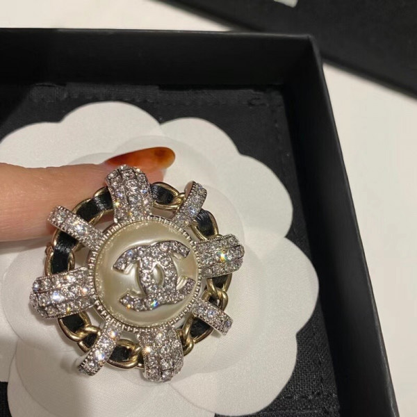 CL EARRINGS