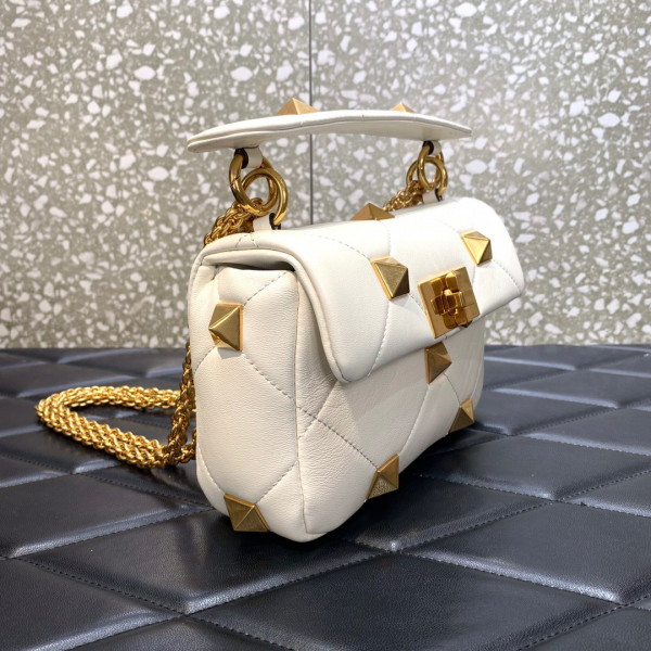VALENTINO ONLINE EXCLUSIVE SMALL ROMAN STUD THE SHOULDER BAG WITH CHAIN