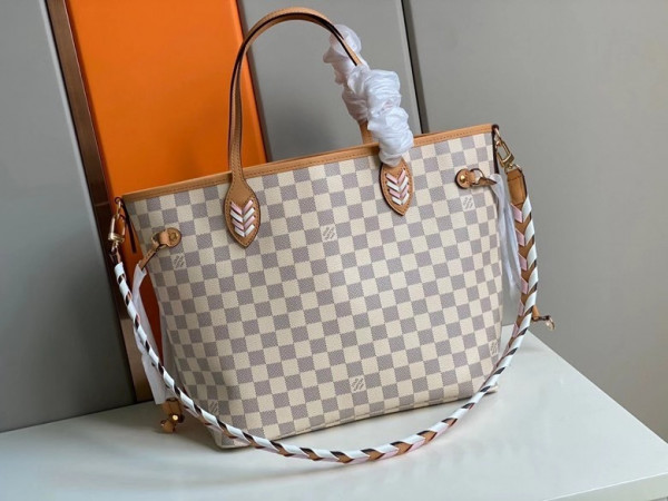 l0*is V*t0n neverfull mm