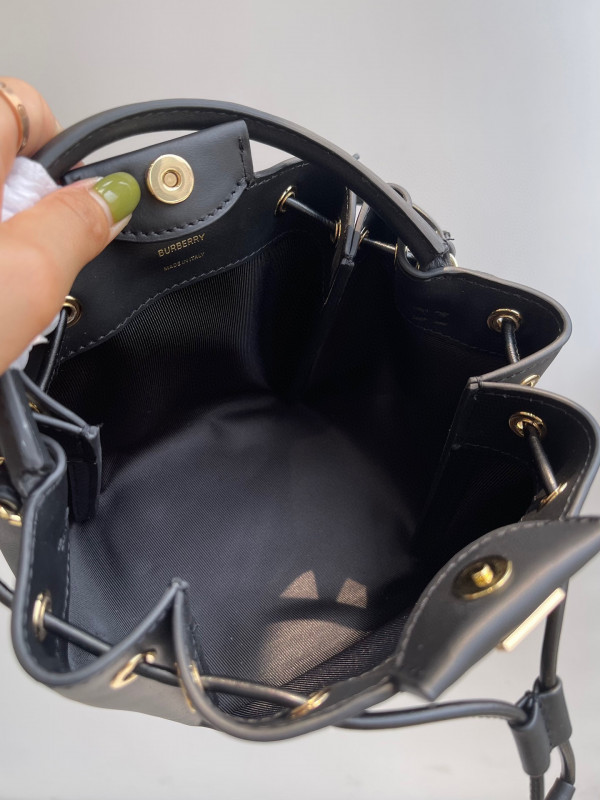 B**rry bucket bag