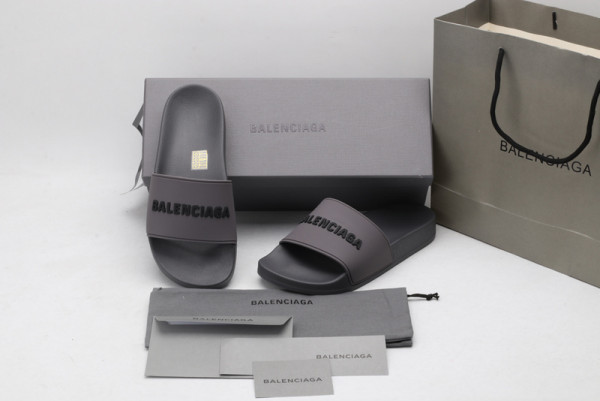 Ba*len*cia*ga pool slide sandal
