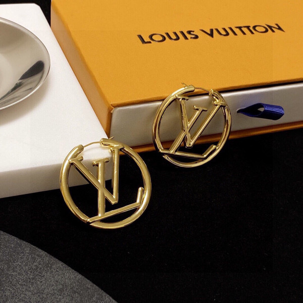 l0*is V*t0n earrings