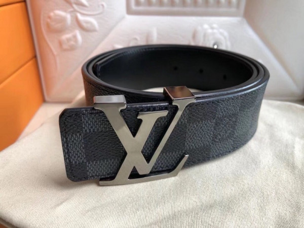 l0*is V*t0n belt