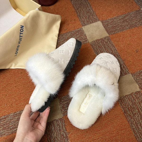 l0*is V*t0n sandals