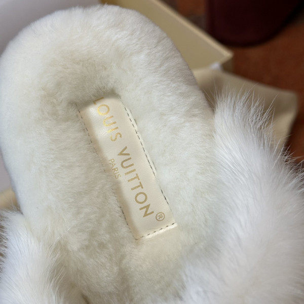 l0*is V*t0n sandals