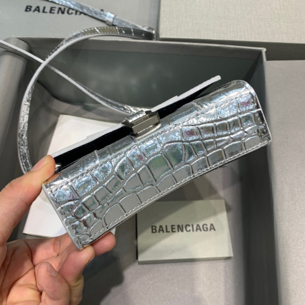 Ba*len*cia*ga hourglass