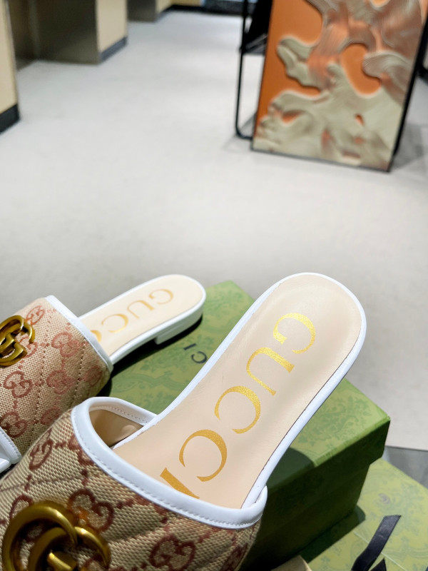 G*u*i gg matelassé canvas slide sandal