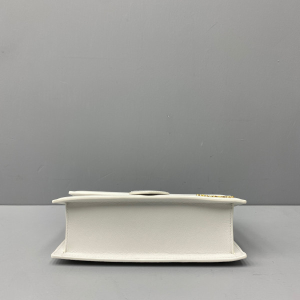 JACQUEMUS Le grand Bambino