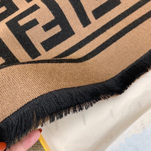F**di scarf