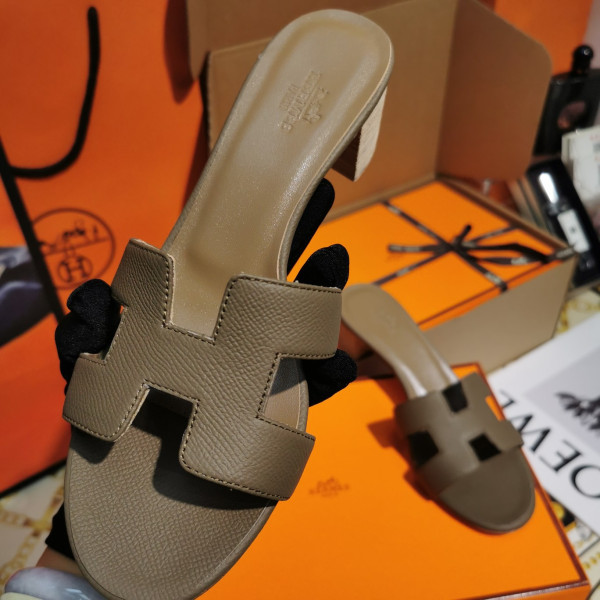 H**mes oasis sandal
