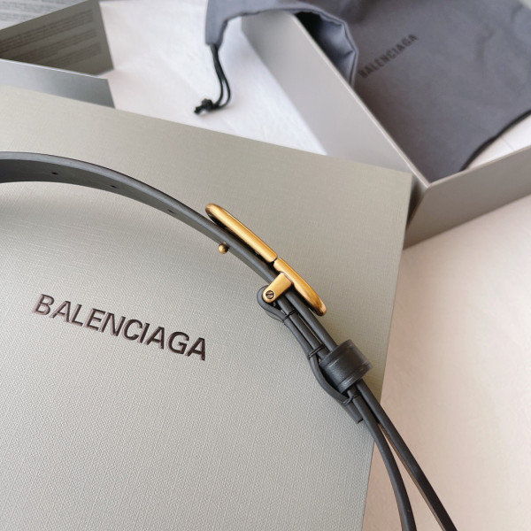 Ba*len*cia*ga belt