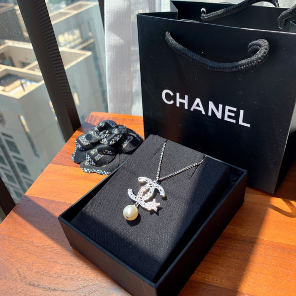 CL NECKLACE