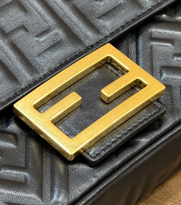 F**di baguette chain midi 397b98-24*14*7cm