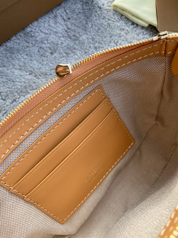 B**rry olympia pouch