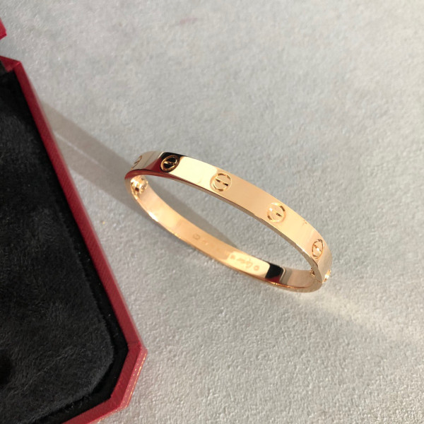 Ca*t*er  bracelet