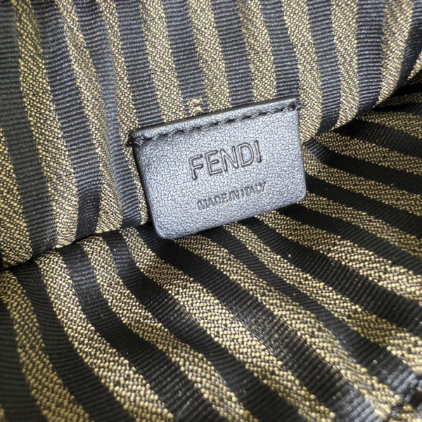 F**di wallet on chain with pouches