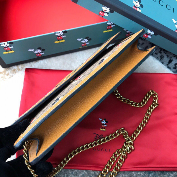 disney x G*u*i gg chain wallet