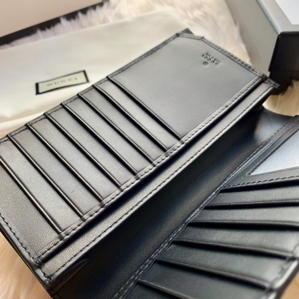 G*u*i long wallet