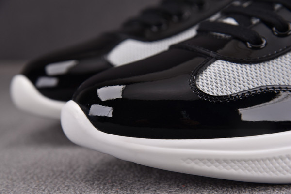 Pra*a sneaker
