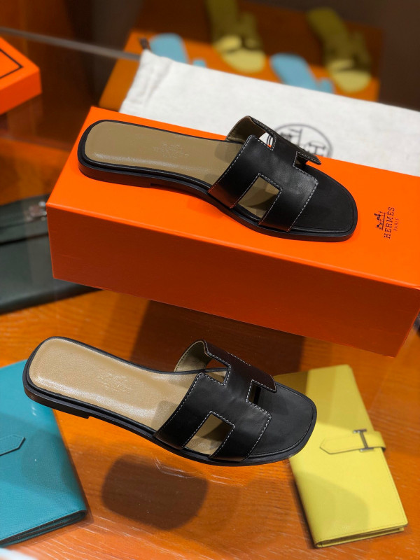 H**mes sandals